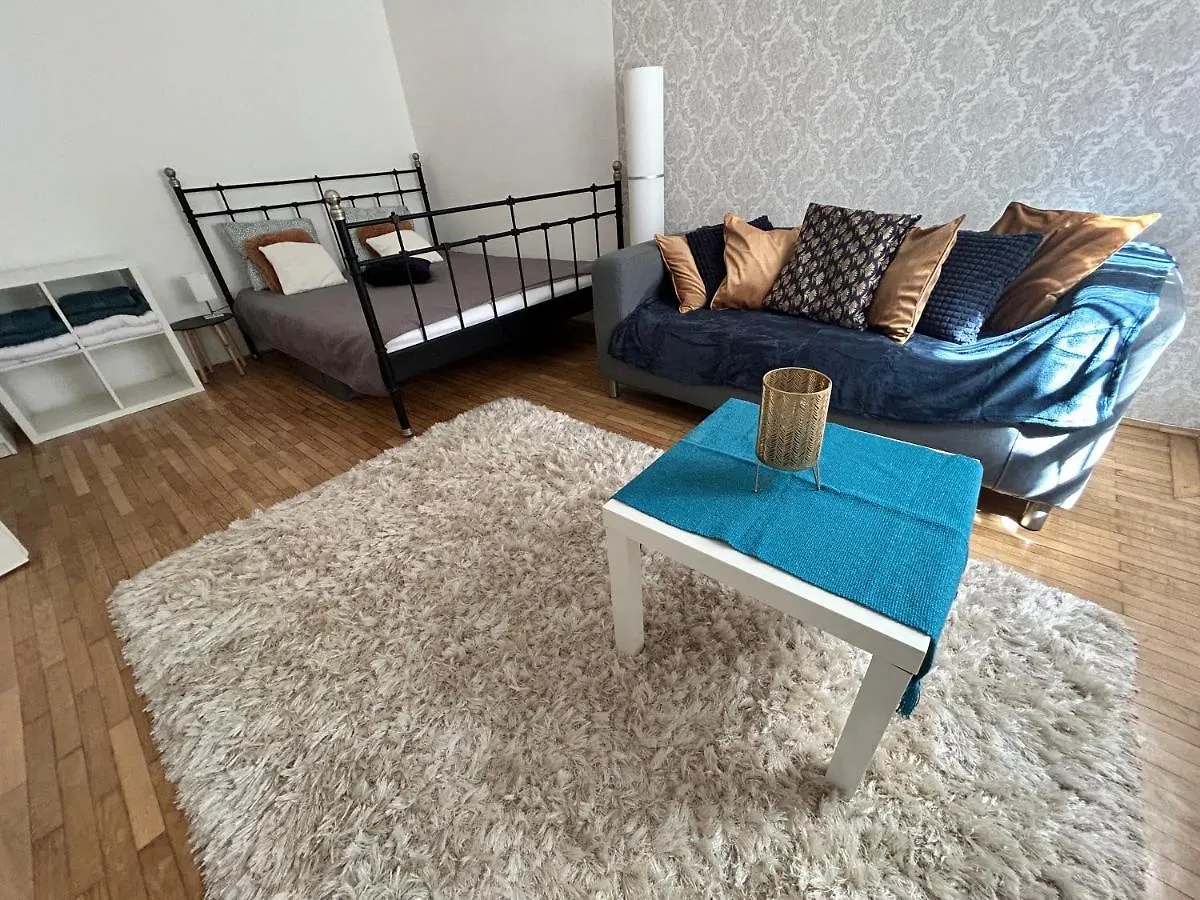 Butterfly Free Parking At Riverside Apartment Budapest