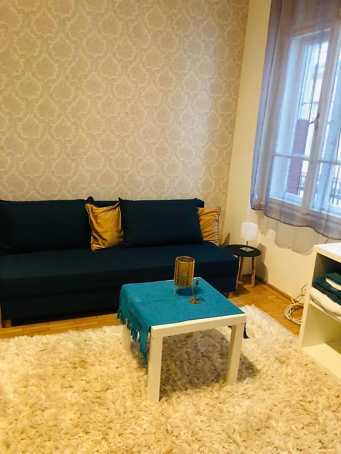 Butterfly Free Parking At Riverside Apartment Budapest