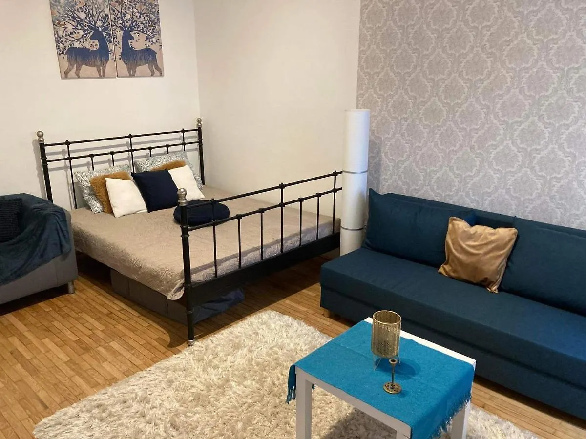 Butterfly Free Parking At Riverside Apartment Budapest